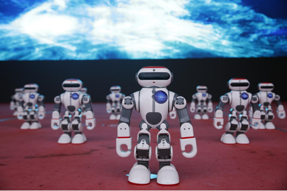 科技賦能，生態(tài)玉溪 2019京東玉溪特產(chǎn)館“11.11”啟動(dòng)儀式暨智能機(jī)器人銷(xiāo)售新篇章