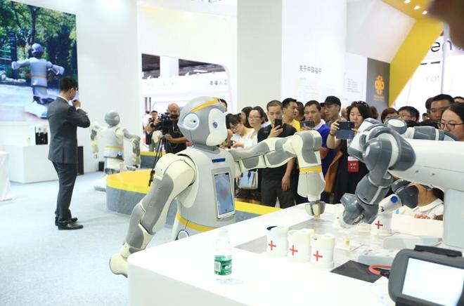 “機(jī)”動(dòng)時(shí)刻，智領(lǐng)未來(lái) 中瑞福寧機(jī)器人閃耀2018世界機(jī)器人大會(huì)